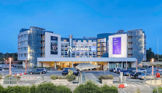 Radisson Blu Hotel, Hamburg Airport - Exterior Hotel View