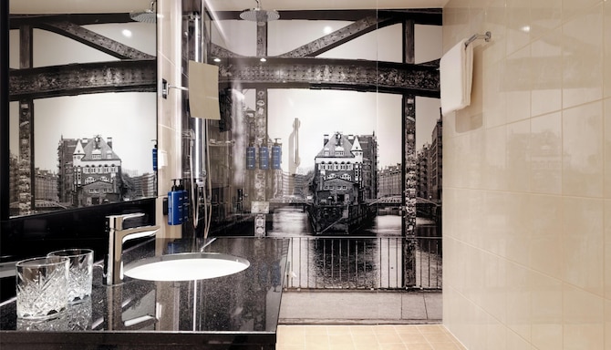 Radisson Blu Hotel, Hamburg Airport - Salle de bain de la chambre