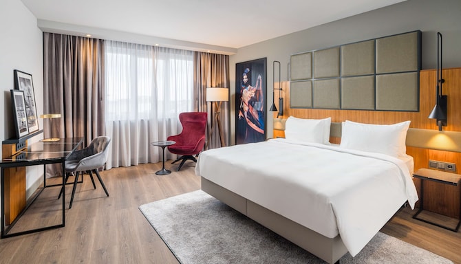 Radisson Blu Hamburg Airport Park Sleep & Fly www.radissonhotels.com