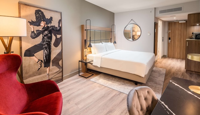 Radisson Blu Hamburg Airport Park Sleep & Fly www.radissonhotels.com