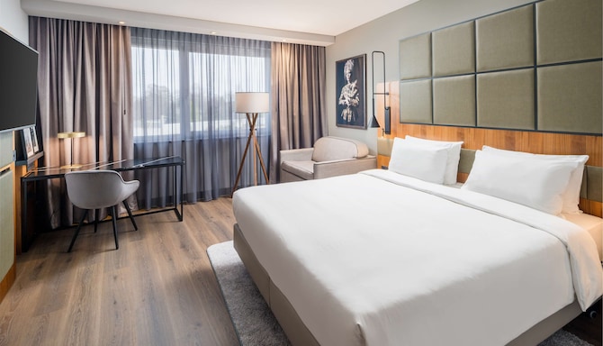 Radisson Blu Hamburg Airport Park Sleep & Fly www.radissonhotels.com
