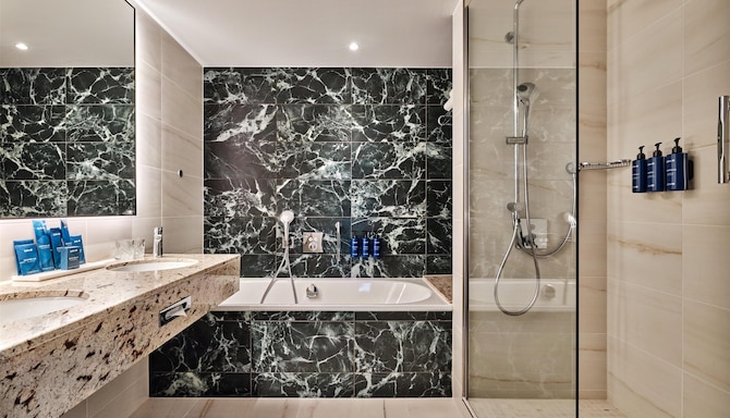 Radisson Blu Hotel, Hamburg Airport - Bain de suite