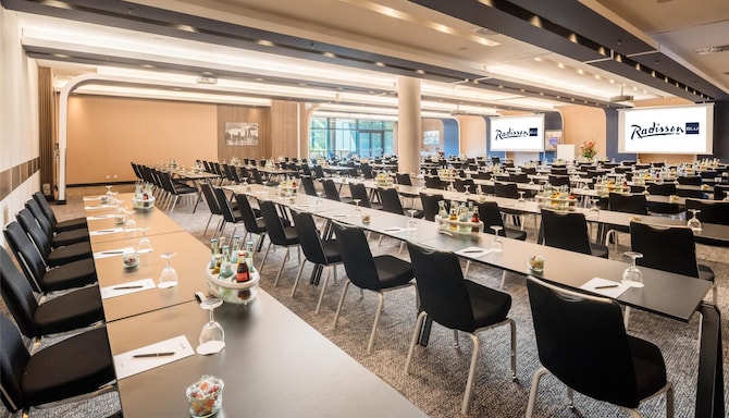 Los Angeles & Chicago