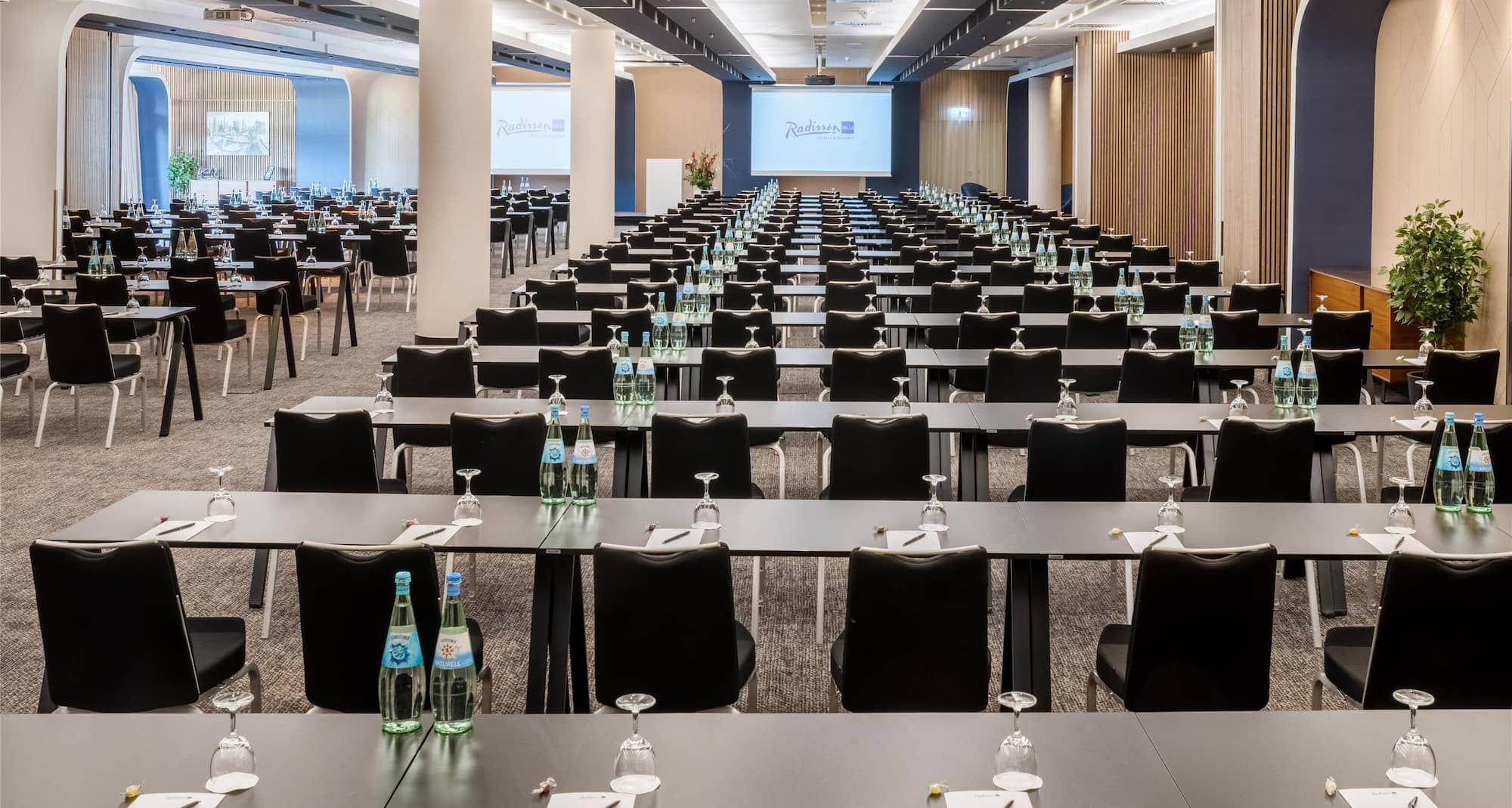 Radisson Blu Hotel, Hamburg - New York classroom