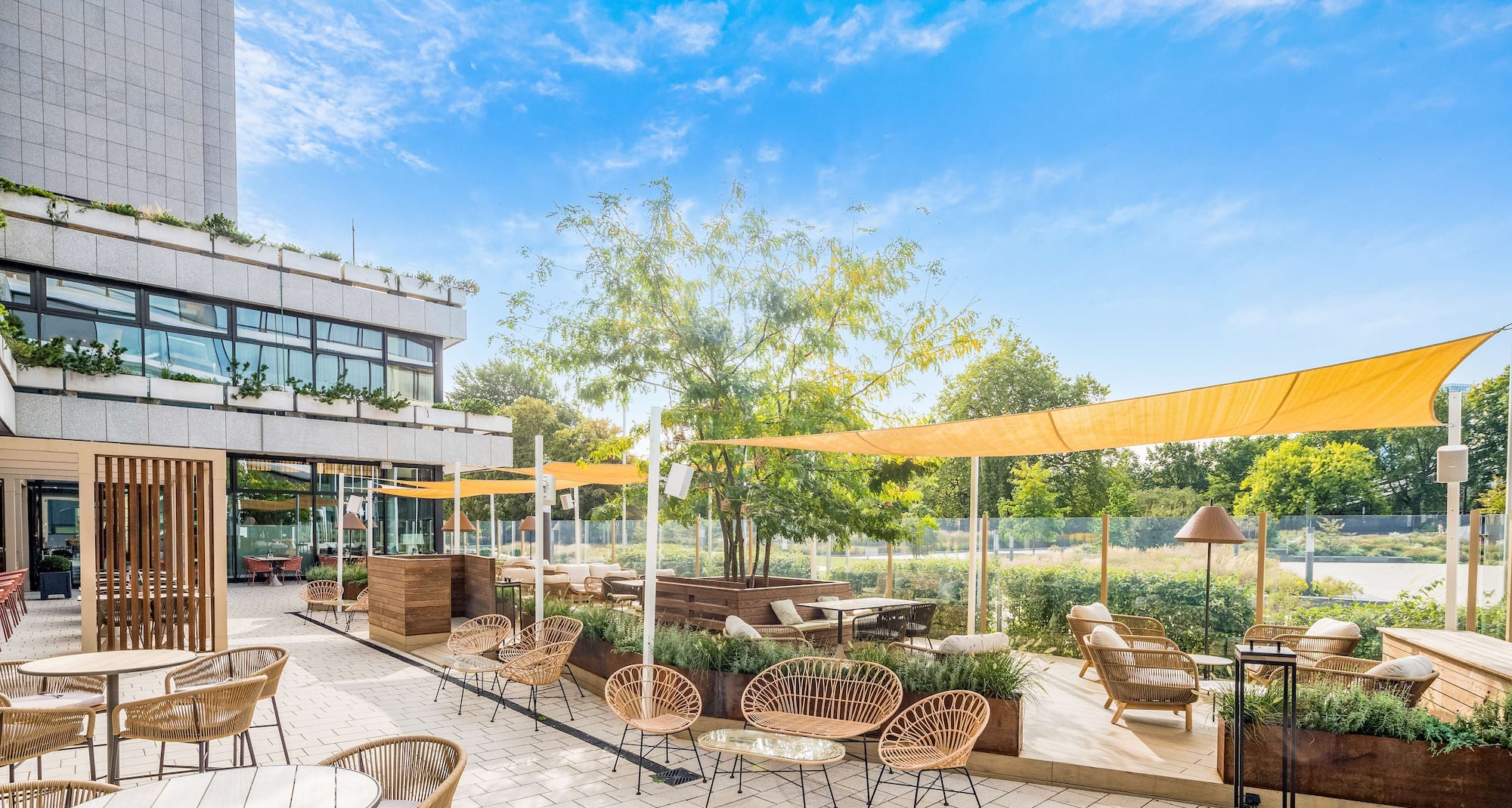 Radisson Blu Hotel, Hamburg - Vy över fasaden