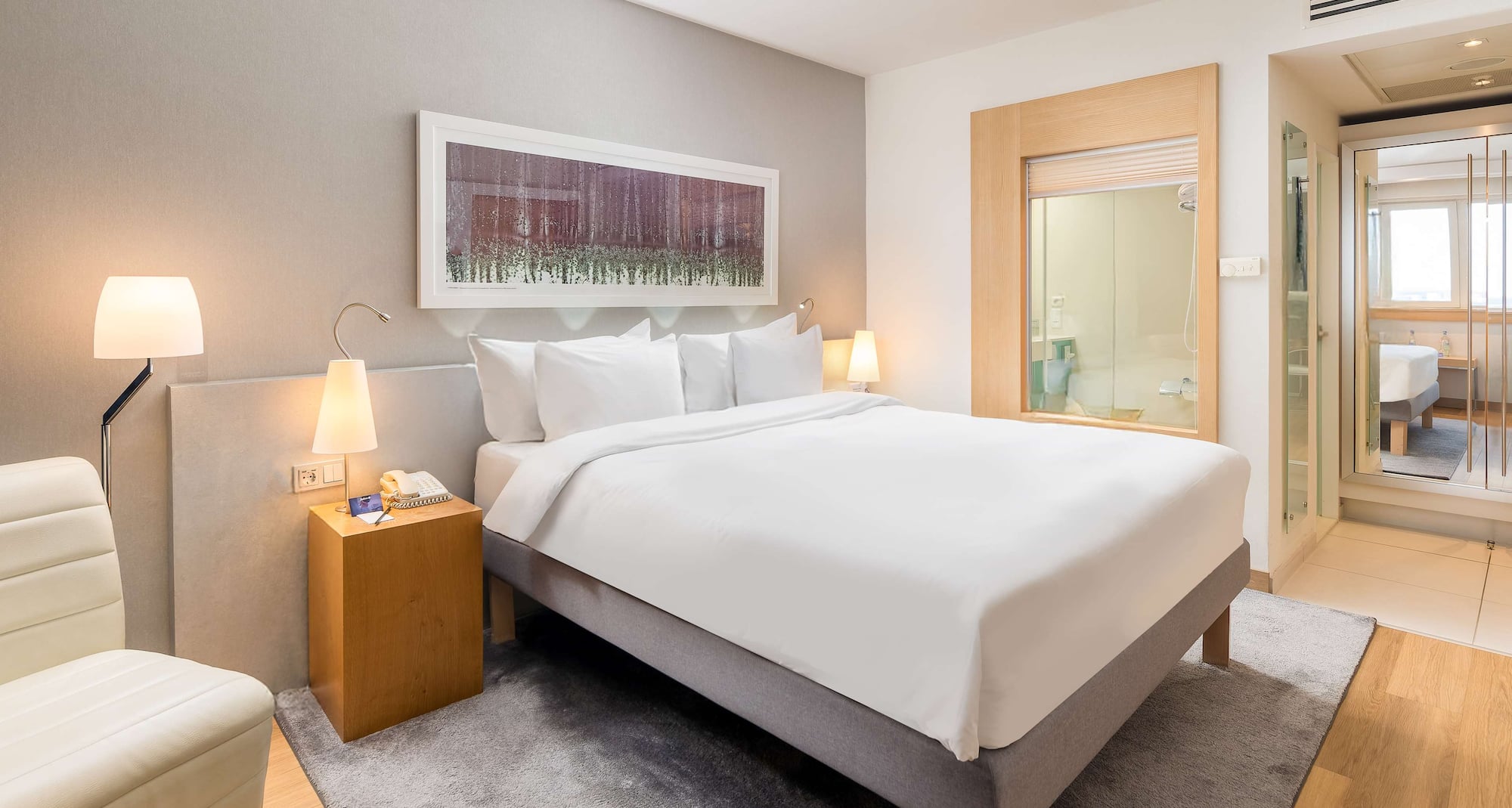 Radisson Blu Hotel, Hamburg - Vy över fasaden