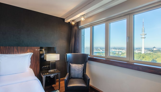Radisson Blu Hotel, Hamburg - Premium Room panorama view