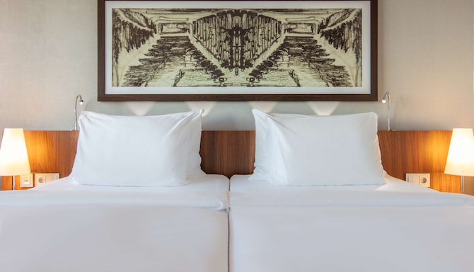 Radisson Blu Hotel, Hamburg - Gest Room twin beds