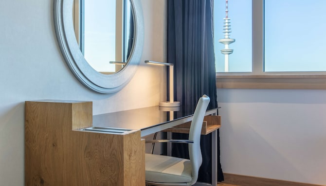 Radisson Blu Hotel, Hamburg - Guest Room panorama view
