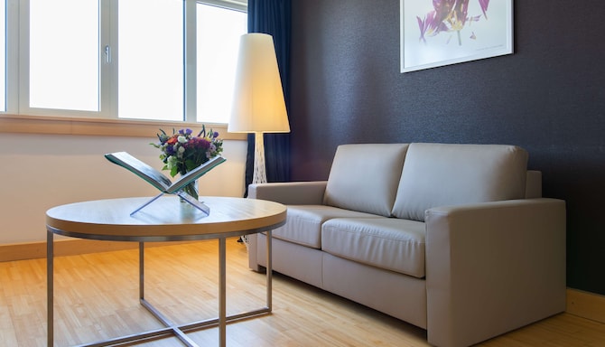 Radisson Blu Hotel, Hamburg - Suite - Planten un Blomen Park View