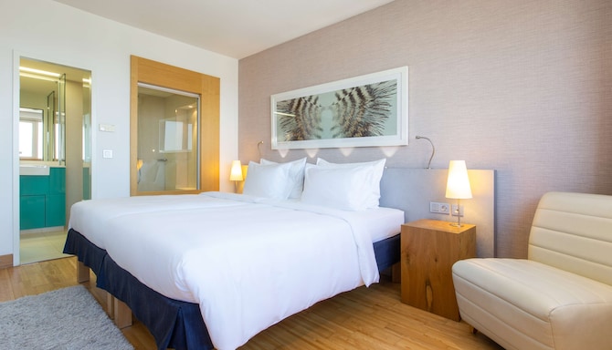 Radisson Blu Hotel, Hamburg - Suite - Planten un Blomen Park View