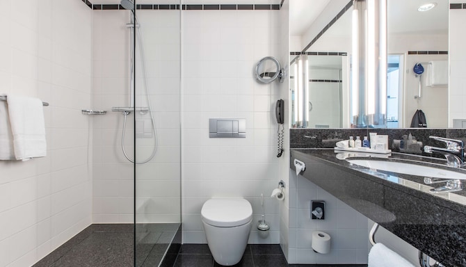 Radisson Blu Hotel, Hannover - Bathroom