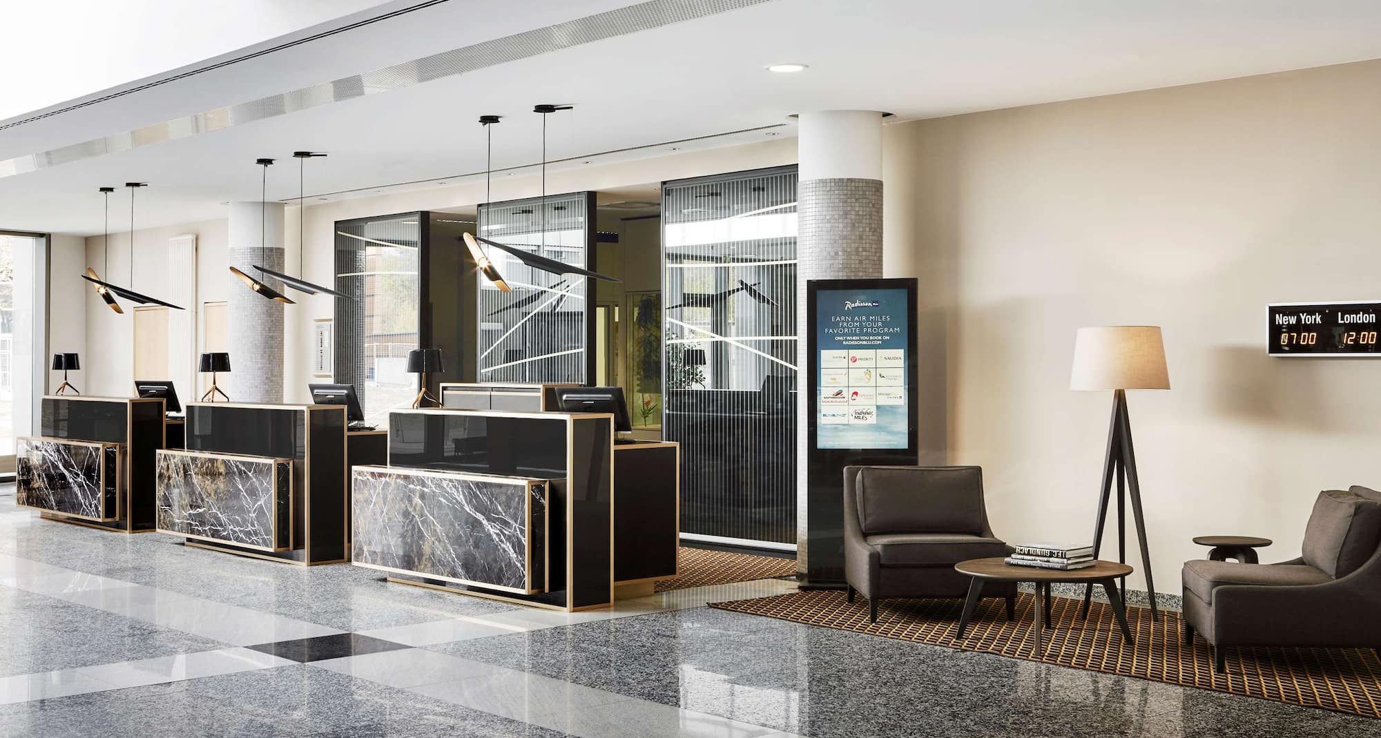 Radisson Blu Hotel, Hannover - Reception area
