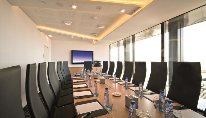 Radisson Blu Hotel, Hasselt – Vergaderruimte ellipsvormige tafel