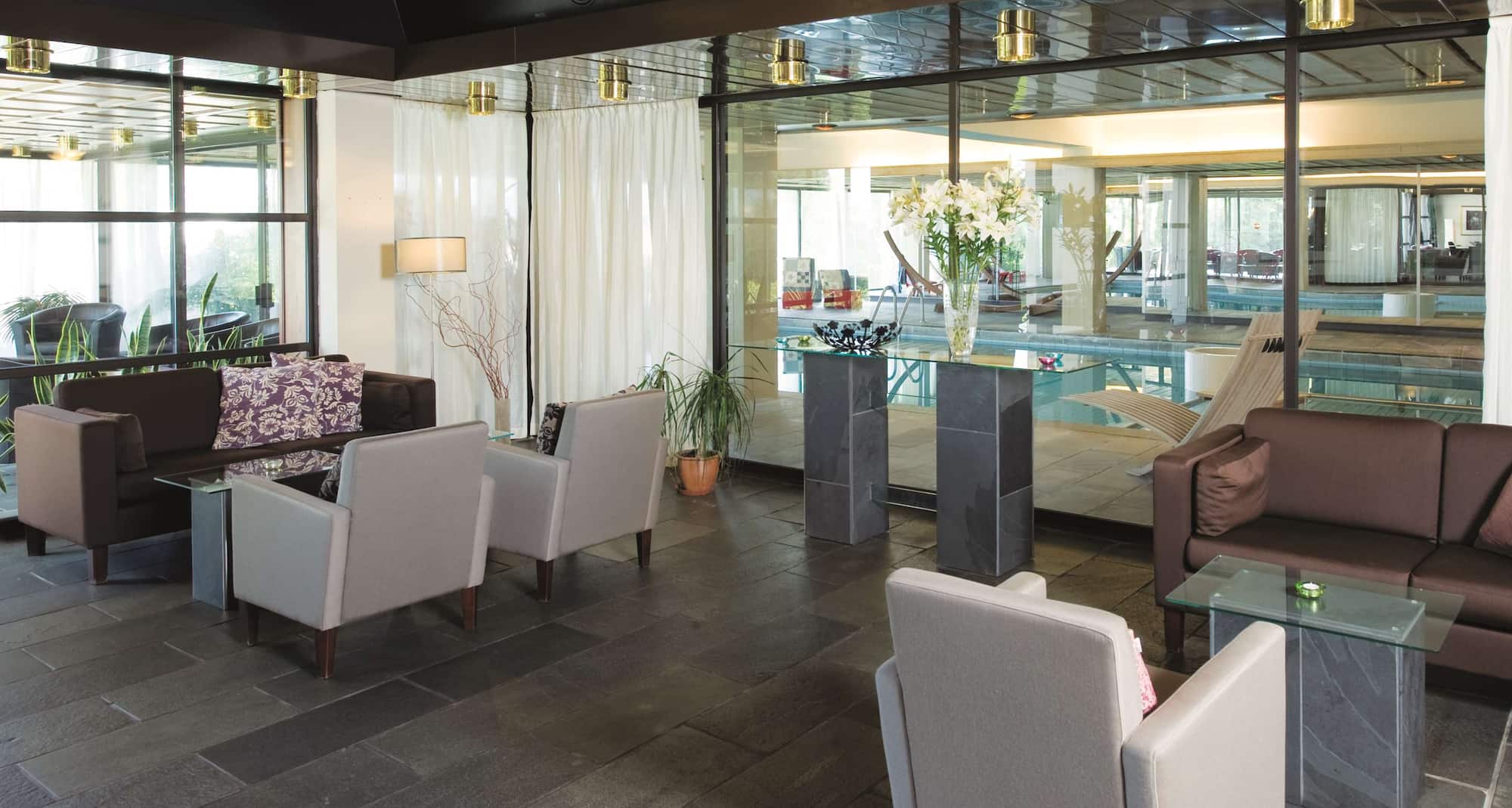 Radisson Blu Hotel i Haugesund – lounge og innendørsbasseng