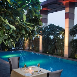 Radisson Blu Hotel Indore - Poolside Couple Dinner