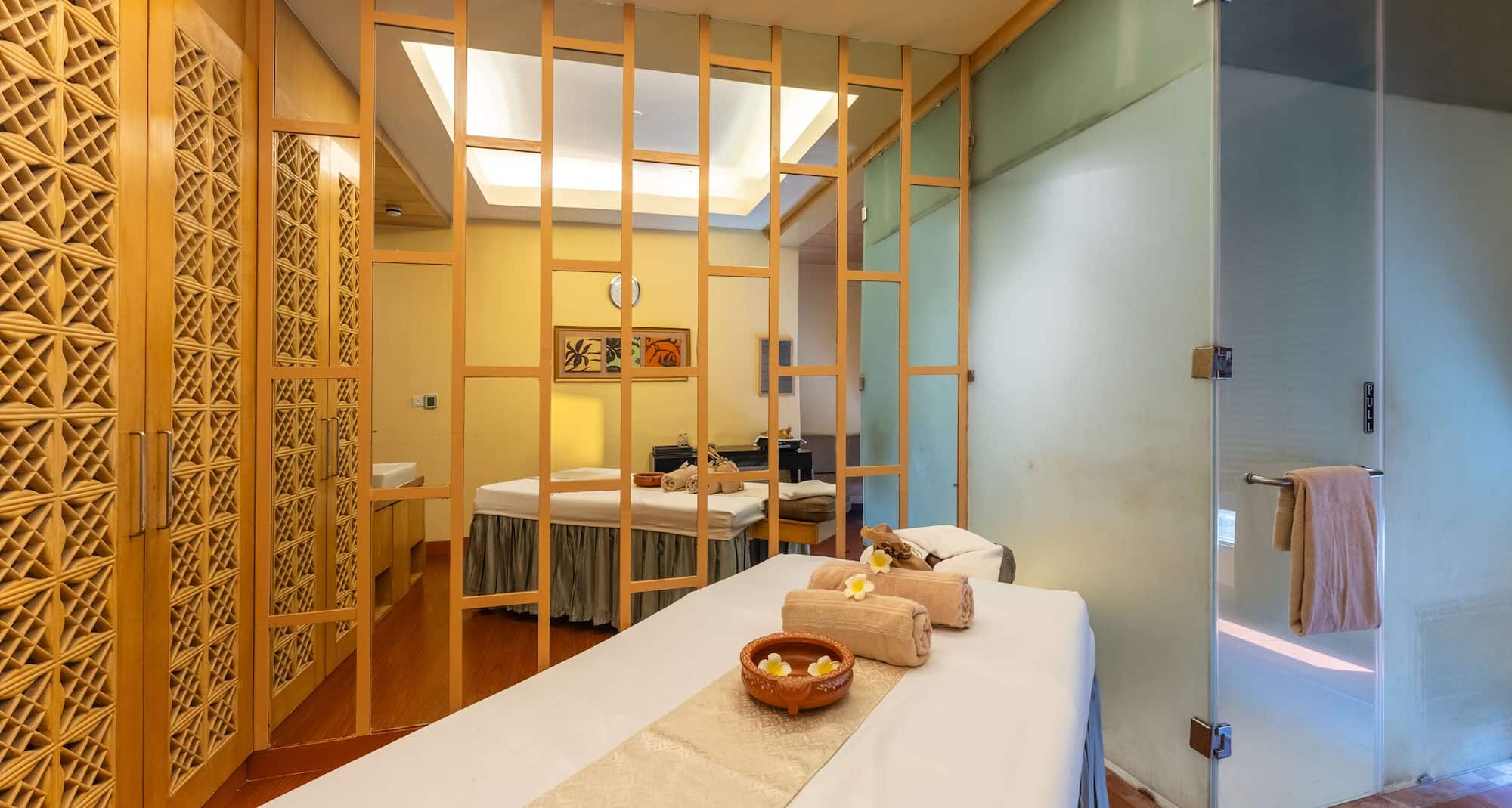 Radisson Blu Hotel, Indore - Tattva Spa treatment room