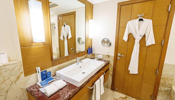 Radisson Blu Hotel, Indore - One Bedroom Suite