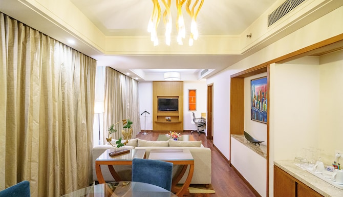 Radisson Blu Hotel, Indore - One Bedroom Suite