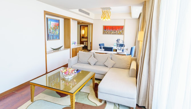 Radisson Blu Hotel, Indore - One Bedroom Suite
