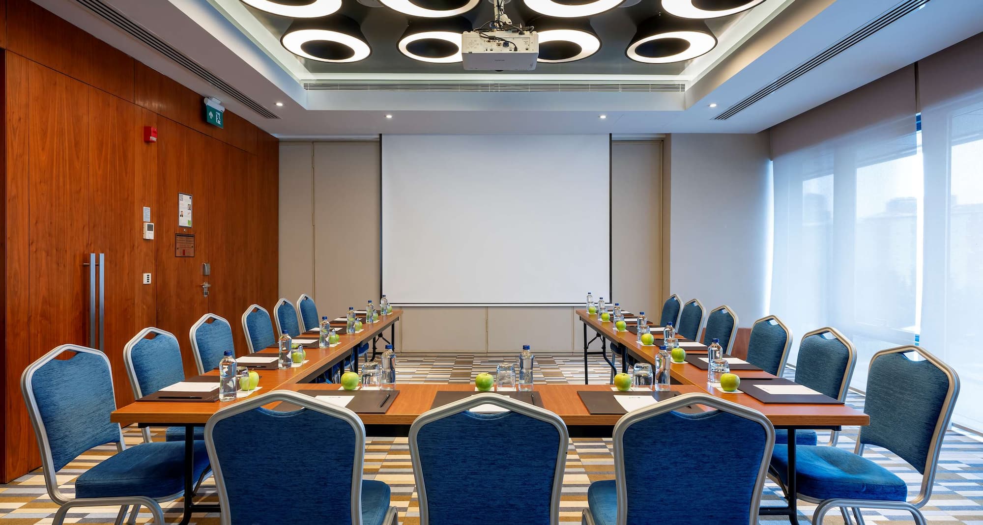 Radisson Blu Hotel, Istanbul Asia - Tagungsraum 3 mit Bestuhlung in U-Form