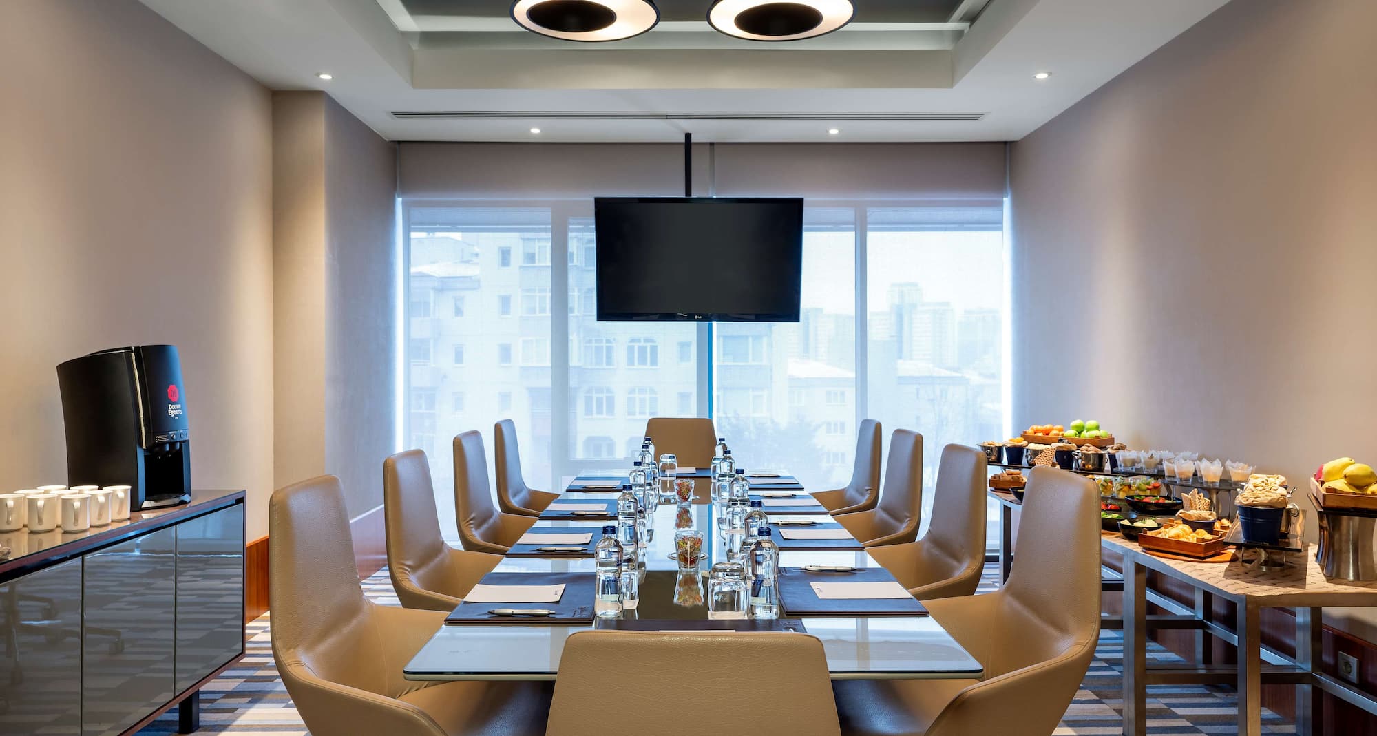 Radisson Blu Hotel, Istanbul Asia - Meeting room 1 with boardroom setup