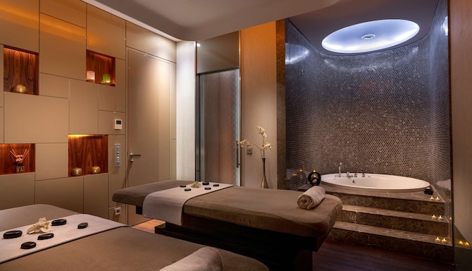 Radisson Blu Hotel, Istanbul Asia - Spa - massage room
