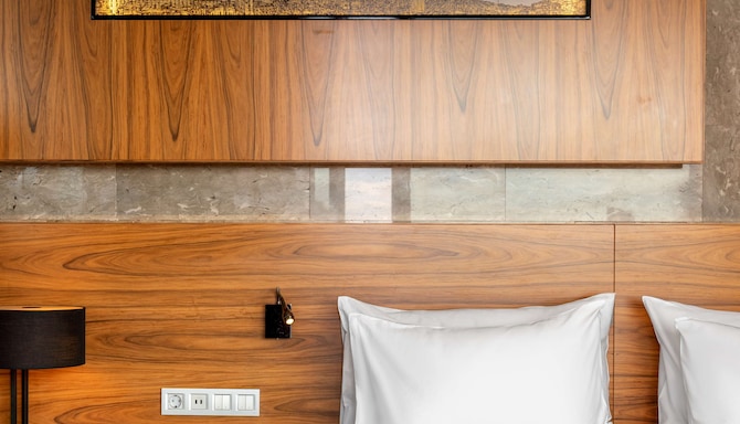 Radisson Blu Hotel, Istanbul Asia - Presidential Suite bedroom detail