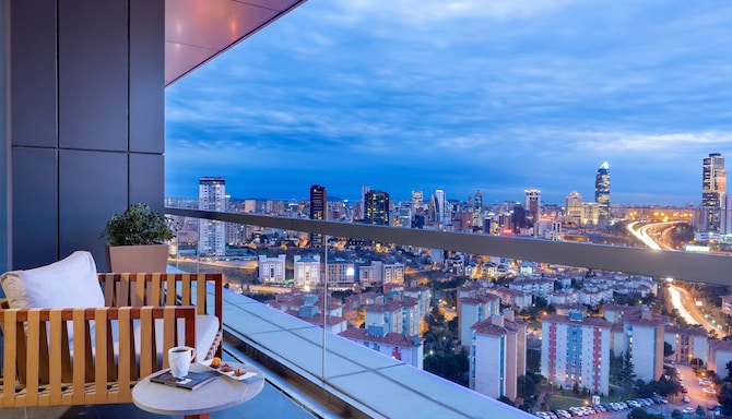 Radisson Blu Hotel, Istanbul Asia - Junior Suite with Terrace - City View
