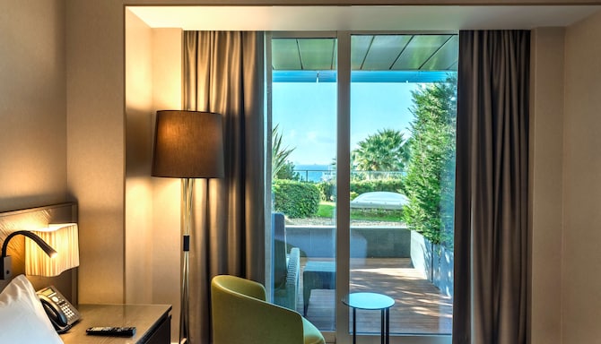 Radisson Blu Hotel, Istanbul Ottomare - Garden view from Premium Room