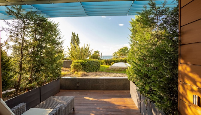 Radisson Blu Hotel, Istanbul Ottomare - Garden view from Premium Room