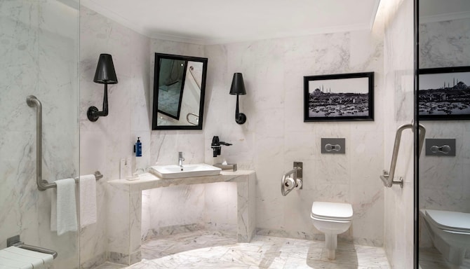 Radisson Blu Hotel, Istanbul Ottomare - Guest Room-Bathroom-Accessible