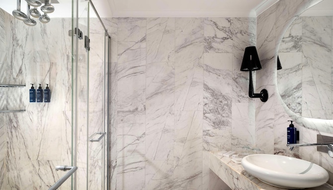 Radisson Blu Hotel, Istanbul Ottomare - Guest Room Bath
