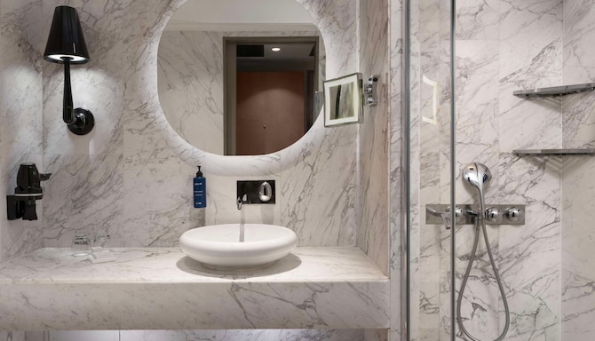 Radisson Blu Hotel, Istanbul Ottomare - Guest Room Bath