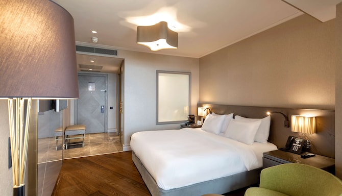 Radisson Blu Hotel, Istanbul Ottomare - Premium Room with balcony & sea view