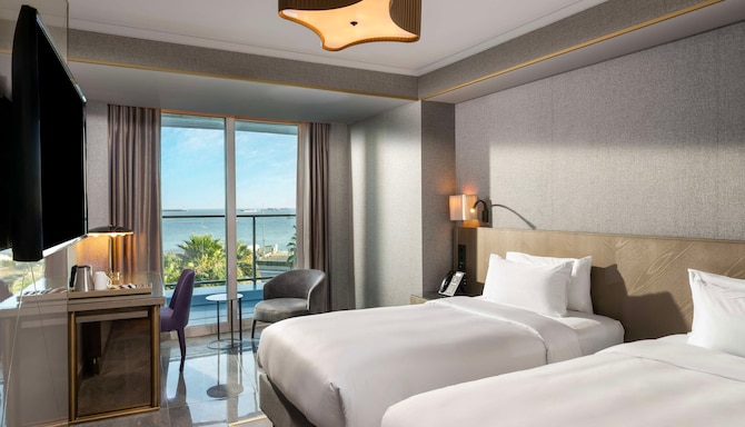 Radisson Blu Hotel, Istanbul Ottomare - Premium Room with Balcony-Sea view