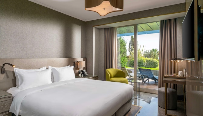 Radisson Blu Hotel, Istanbul Ottomare - Premium Room with Balcony - Garden View