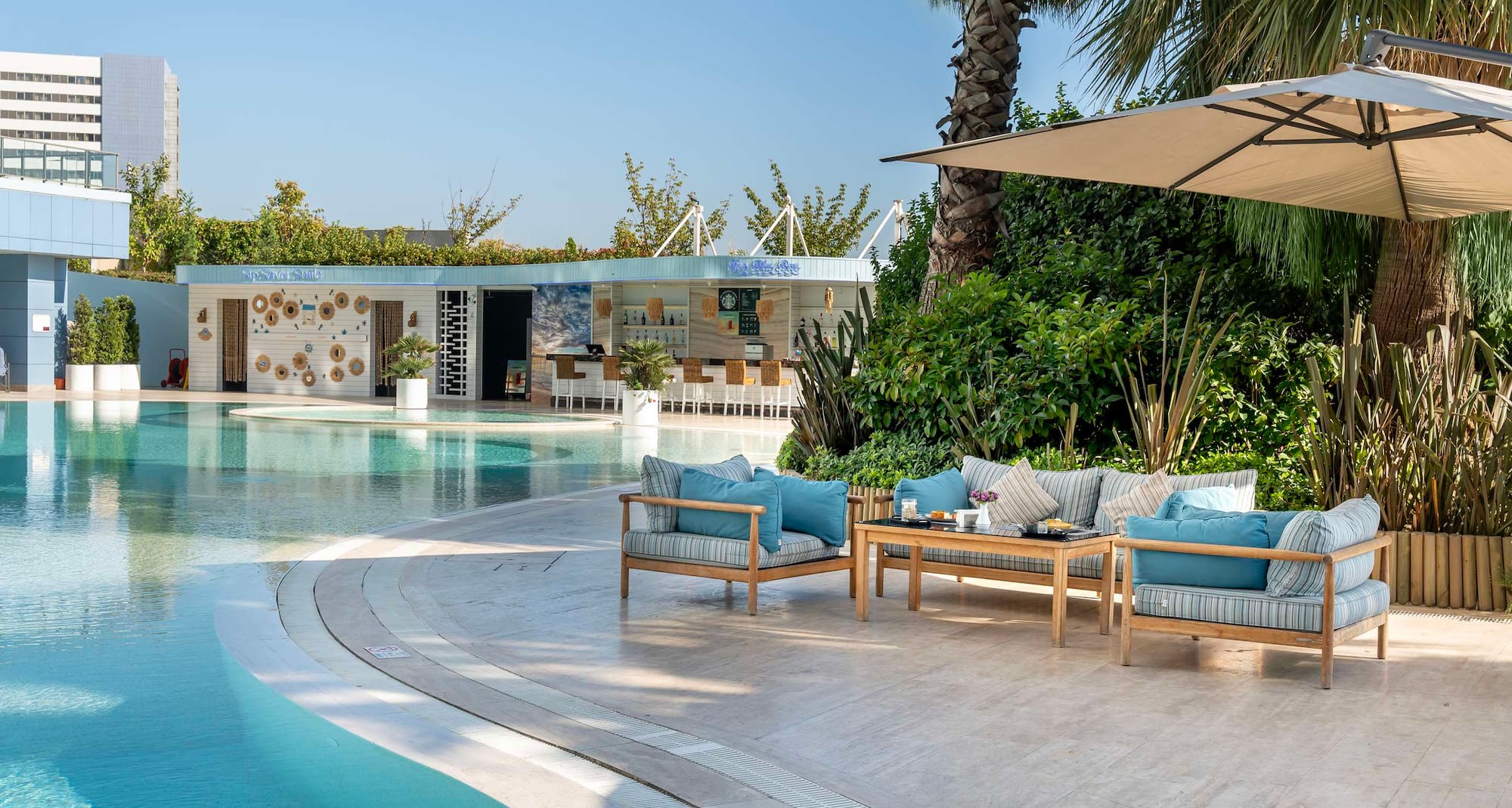 Radisson Blu Hotel, Istanbul Ottomare - Pool Bar