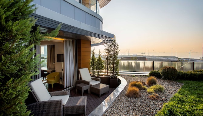Radisson Blu Hotel, Istanbul Ottomare - Suite with garden view & balcony