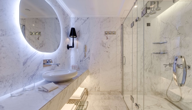 Radisson Blu Hotel, Istanbul Ottomare - Suite bathroom
