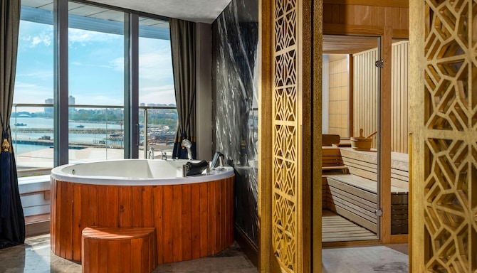 Radisson Blu Hotel, Istanbul Ottomare - Presidential Suite with Terrace - Sea View