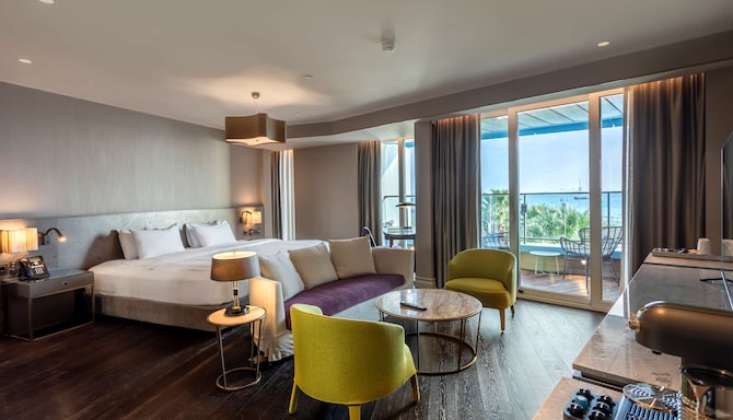 Radisson Blu Hotel Istanbul Ottomare - Junior suite with sea view & balcony