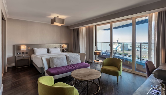 Radisson Blu Hotel Istanbul Ottomare - Junior suite with sea view & balcony