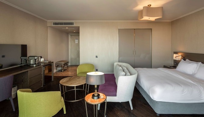 Radisson Blu Hotel Istanbul Ottomare - Junior suite with sea view & balcony