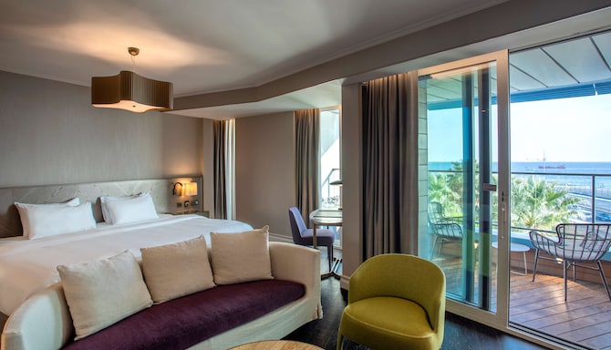 Radisson Blu Hotel Istanbul Ottomare - Junior suite with sea view & balcony