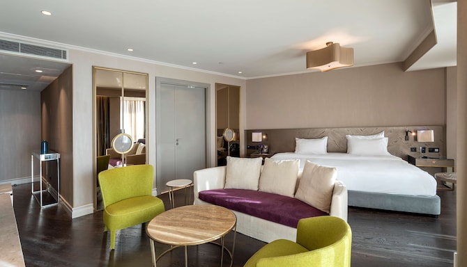 Radisson Blu Hotel Istanbul Ottomare - Junior suite with sea view & balcony