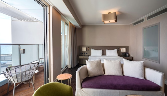 Radisson Blu Hotel, Istanbul Ottomare - Suite with Balcony - Sea View