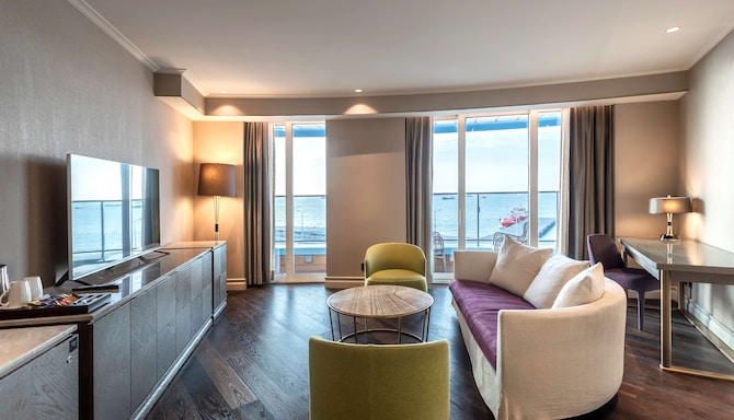 Radisson Blu Hotel, Istanbul Ottomare - Suite with Balcony - Sea View