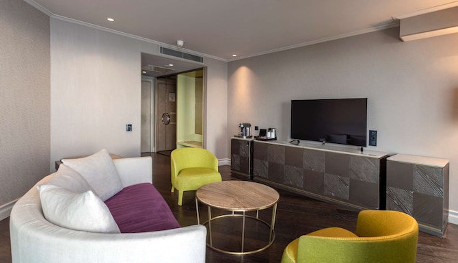 Radisson Blu Hotel, Istanbul Ottomare - Suite with Balcony - Sea View