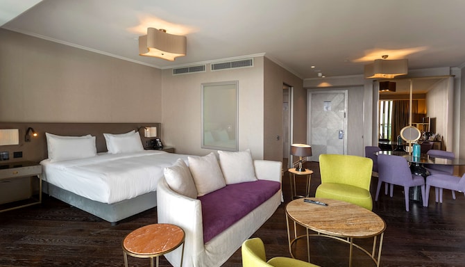 Radisson Blu Hotel, Istanbul Ottomare - Suite with Balcony - Sea View